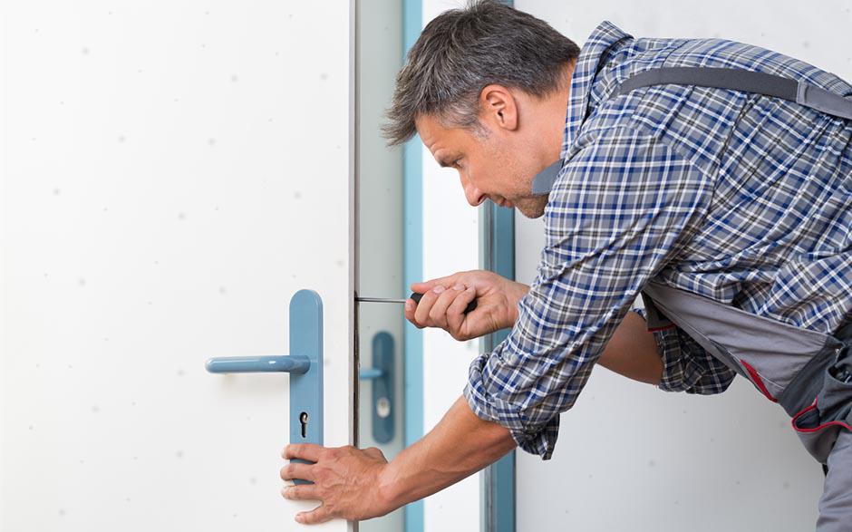 Arles remplacer une serrure de porte